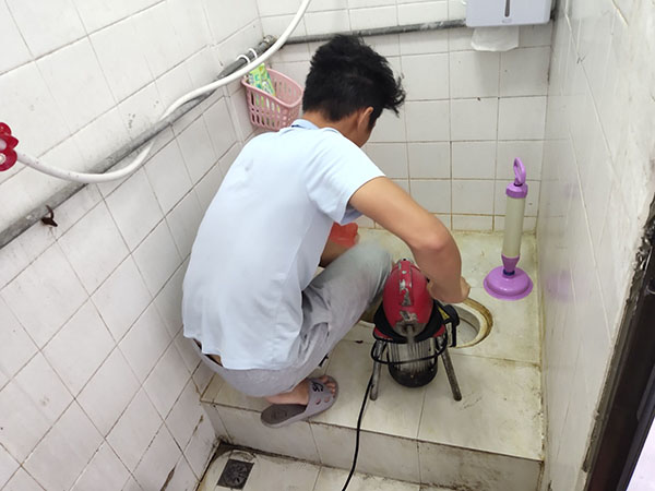礼县肥皂掉到马桶里把马桶堵住了怎么办？马桶堵住了怎么办